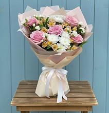 Букет цветов из:  Гвоздики, Орхидеи и Розы в Павлоградке