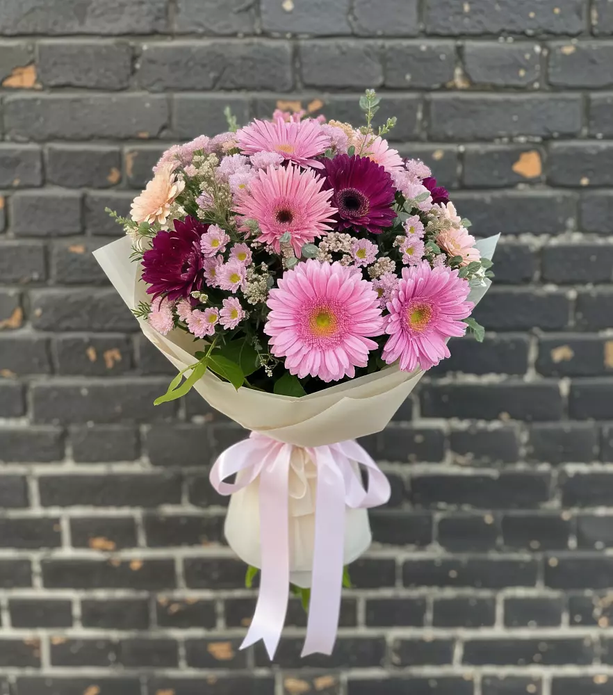 Букет цветов из: Герберы и Хризантемы в Павлоградке