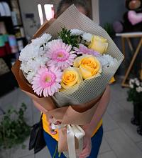 Букет цветов из:  Герберы, Розы и Хризантемы в Павлоградке