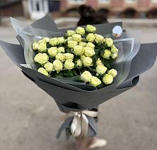 Букет Белые кустовые розы Солинеро в Павлоградке