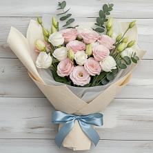 Букет цветов из:  Лизиантусы в Павлоградке