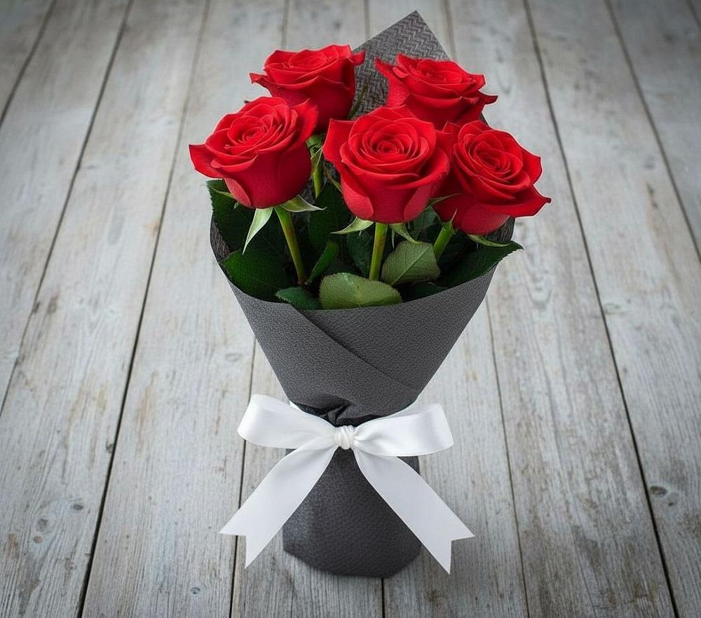 Букет 5 Красных роз Эдлесс Лав в Павлоградке