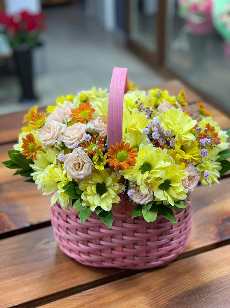 Цветочная композиция из Хризантемы и Розы в корзине в Павлоградке