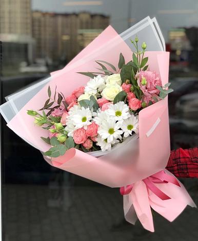 Букет цветов из: Розы, Лизиантусы и Хризантемы в Павлоградке
