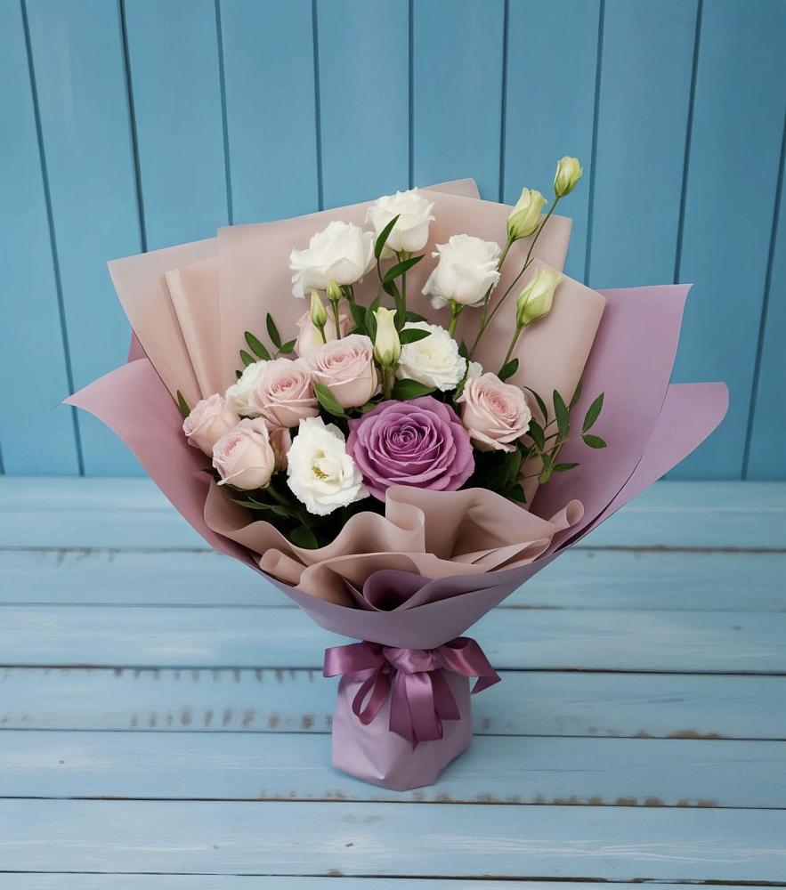 Букет цветов из: Розы и Лизиантусы в Павлоградке